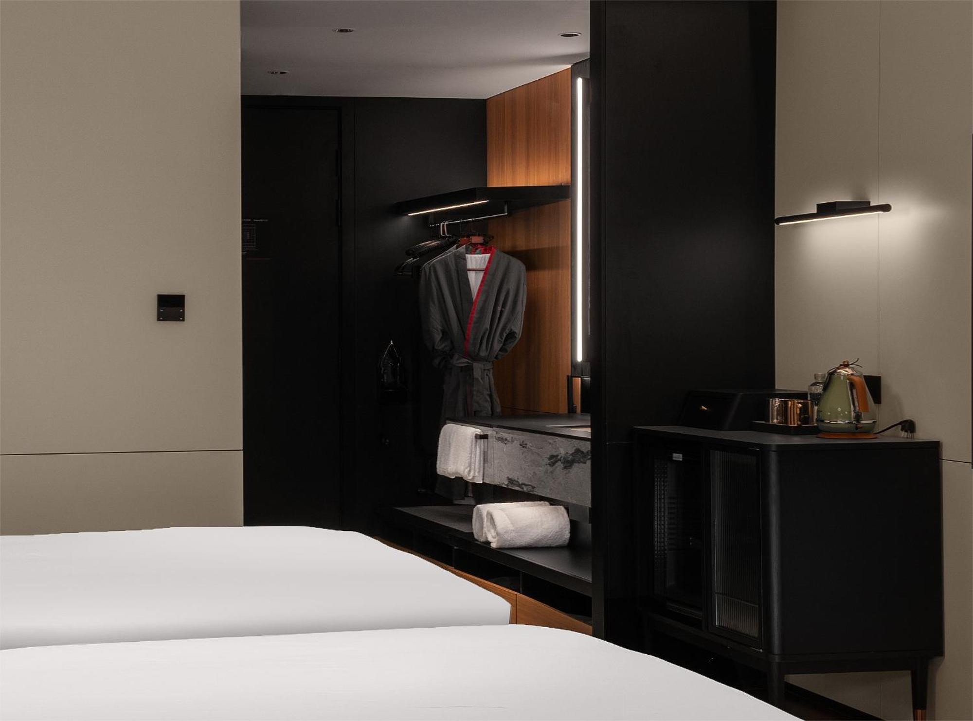 Intercity Hotel Guangzhou South Railway Station - Free Minibar Including Erdinger Weissbier Екстер'єр фото
