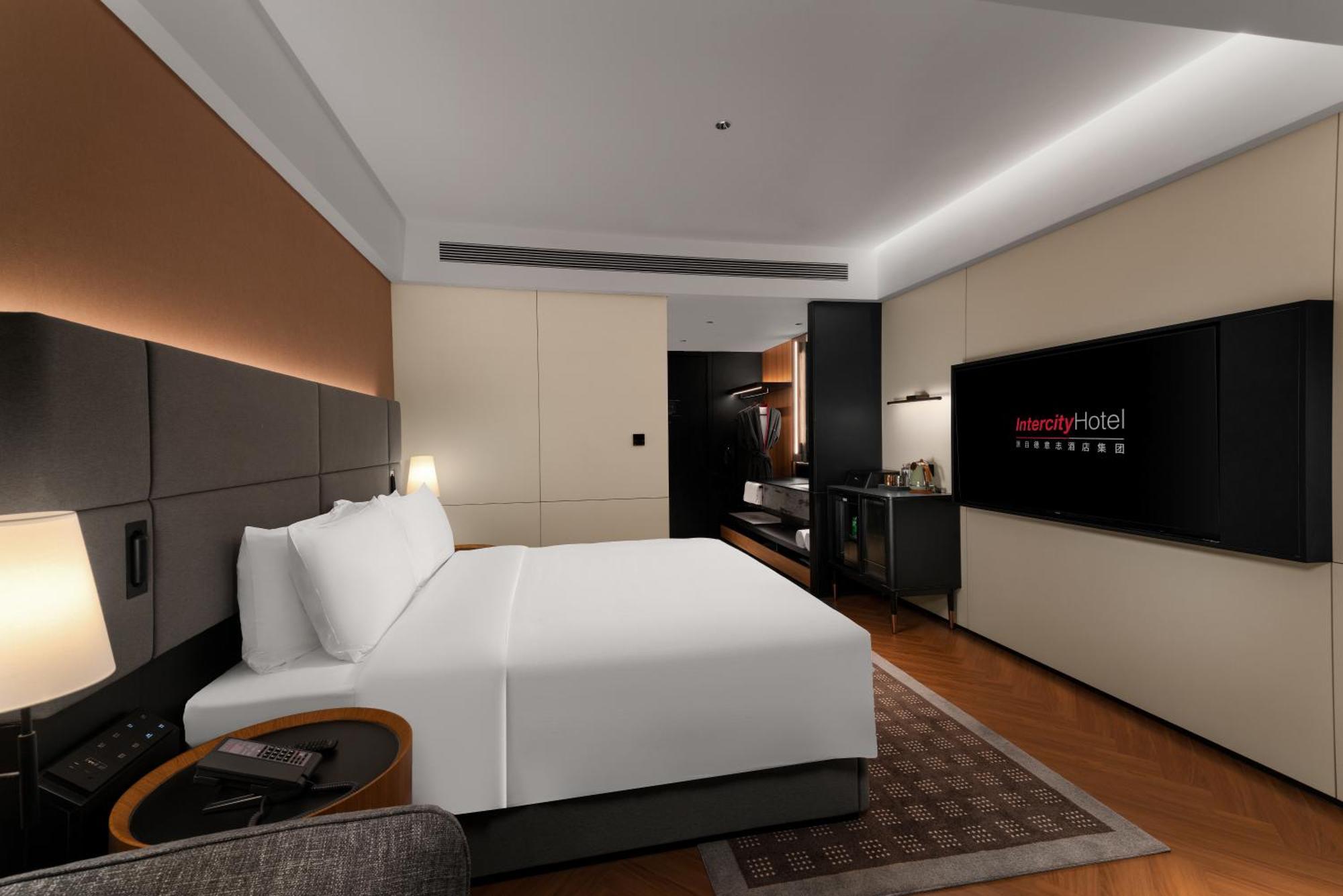Intercity Hotel Guangzhou South Railway Station - Free Minibar Including Erdinger Weissbier Екстер'єр фото
